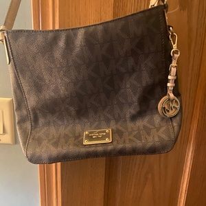 Michael Kors Jet Set Messenger Bag
